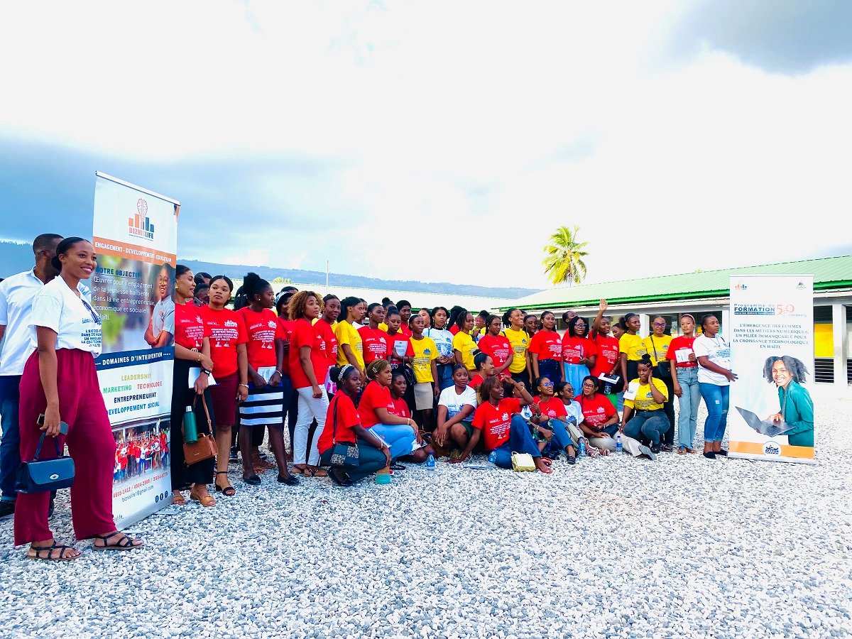 50 Jeunes Haïtiennes Formées au Numérique : BIZNISLIFE & UHDES Ouvrent la Voie à une Nouvelle Génération de Leaders ! 50 Jeunes Haïtiennes Formées au Numérique : BIZNISLIFE & UHDES Ouvrent la Voie à une Nouvelle Génération de Leaders !