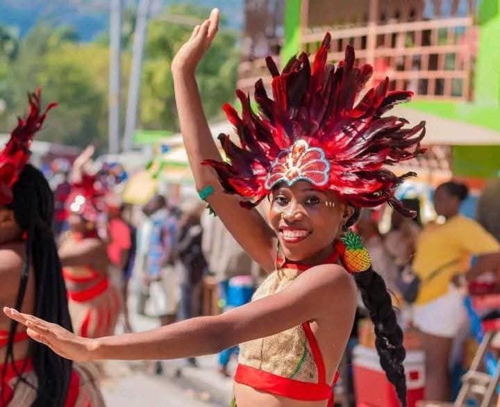 Un pré-défilé carnavalesque pour lancer les festivités Un pré-défilé carnavalesque pour lancer les festivités