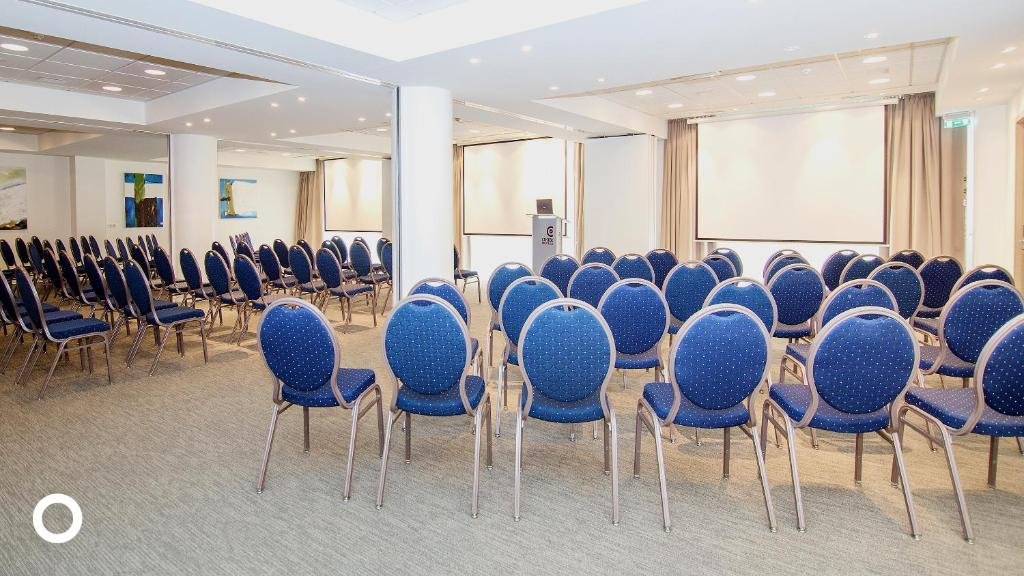 Réservation|Booking|Reserva|Rezèvasyon / Salle de conférence